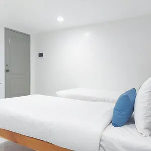 Hotel Airobedz Makati - A Value, Manille